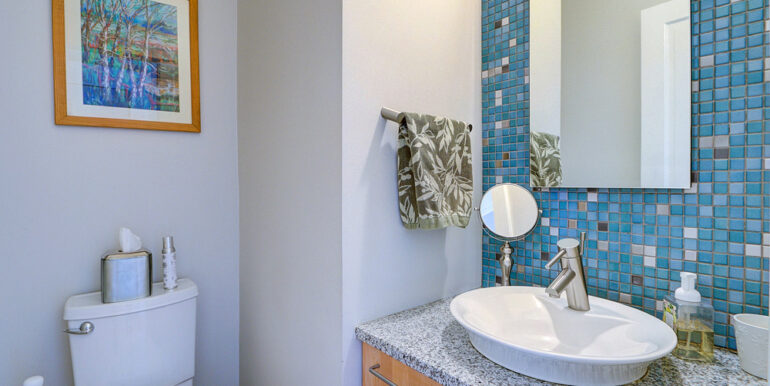 Half-Bath---downstairs