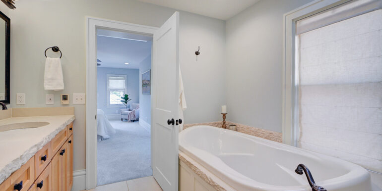 EN-SUITE-BATH-3